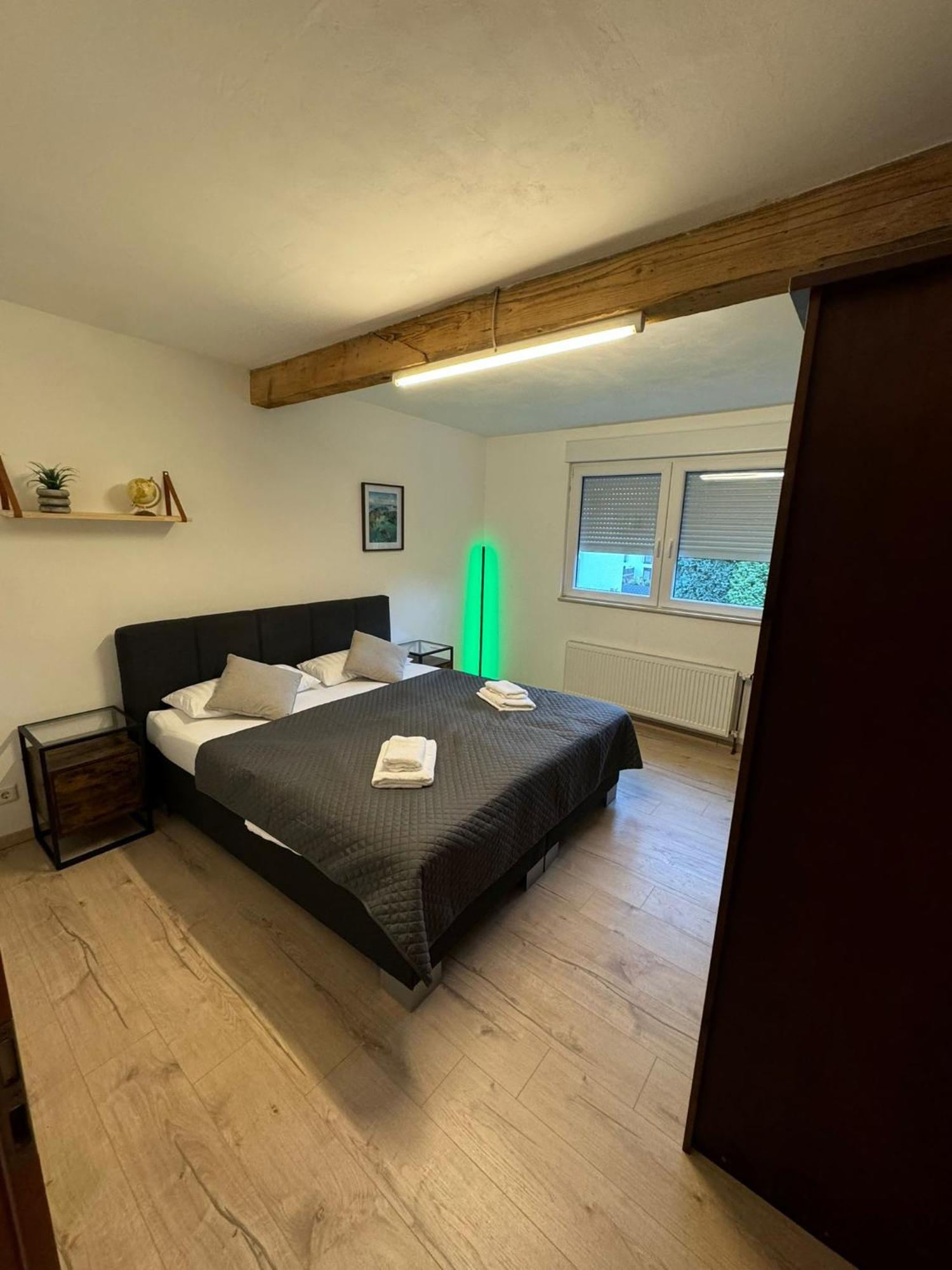 Schoene Ruhige Wohnung In Anliegerstrasse Essen Exterior foto